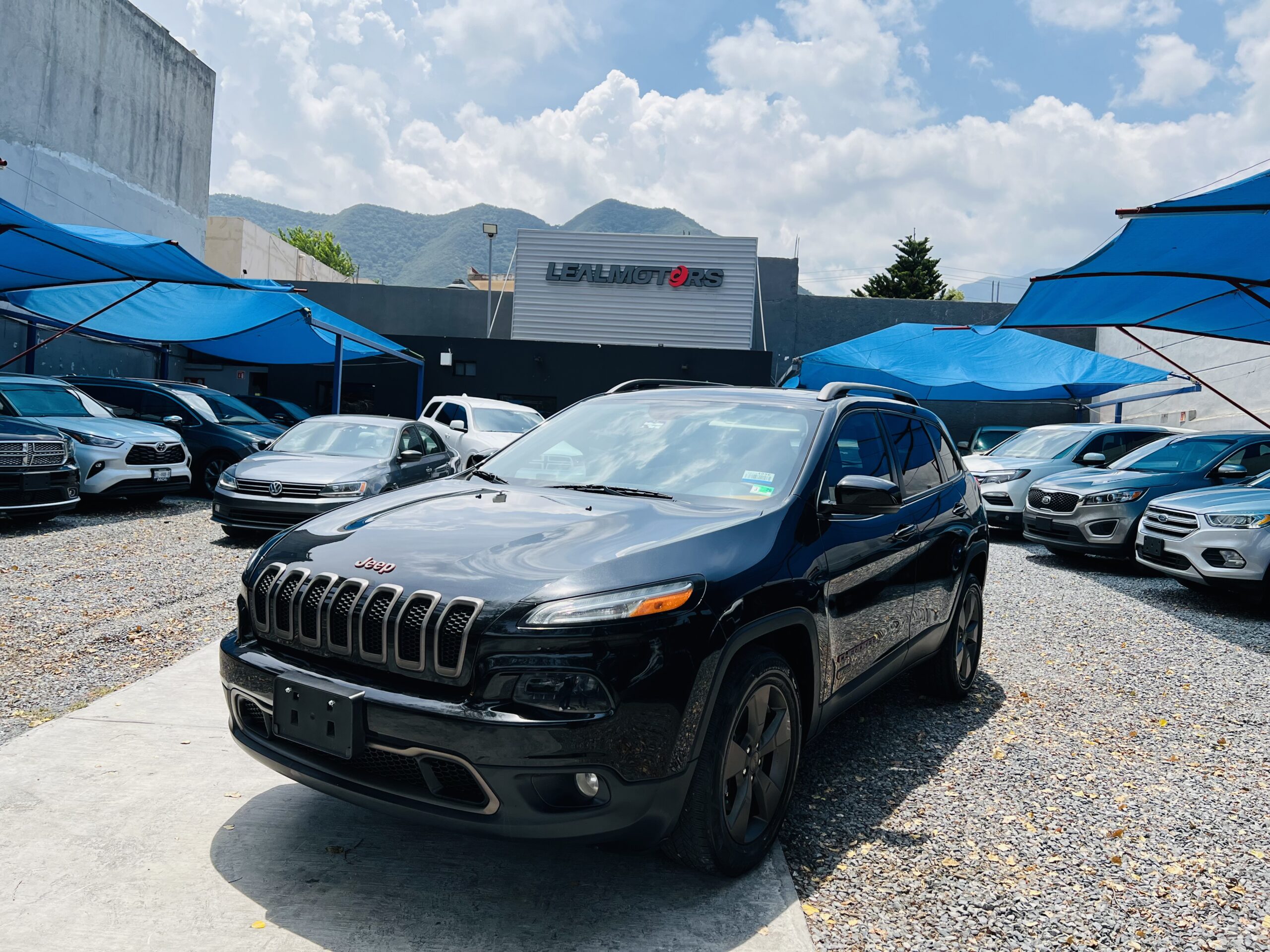 2016 Jeep Cherokee 1941 Aniversario