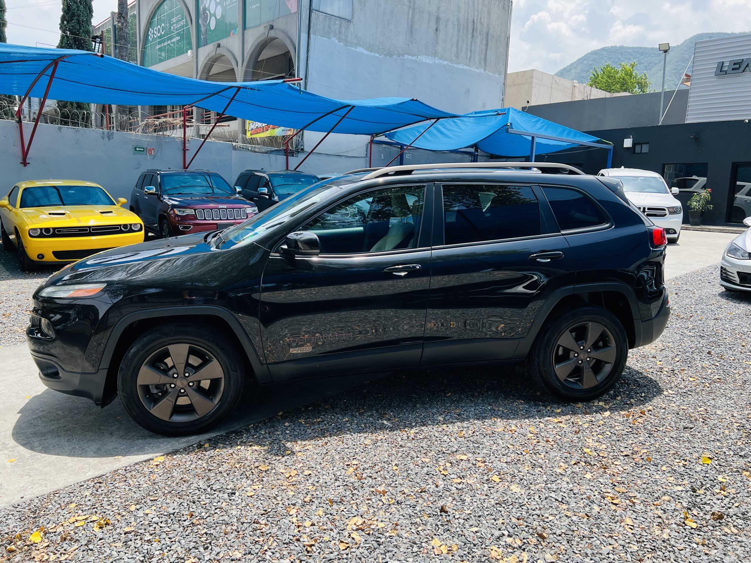 2016 Jeep Cherokee 1941 Aniversario