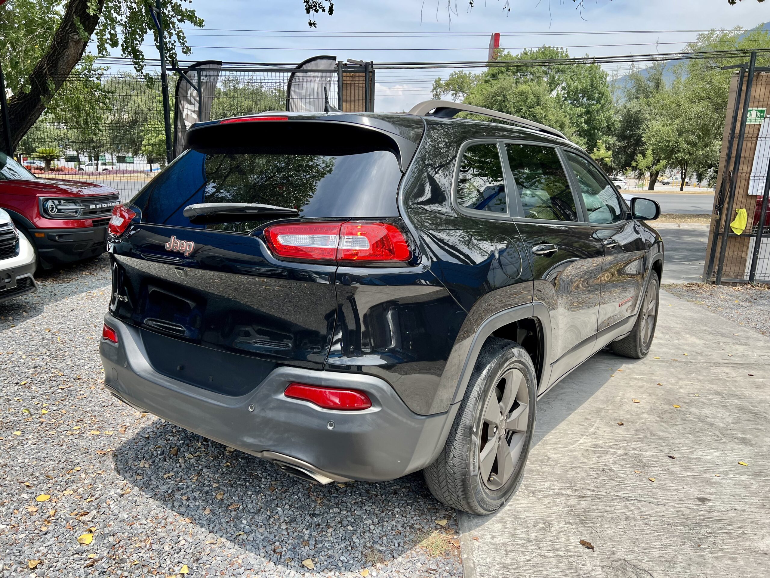 2016 Jeep Cherokee 1941 Aniversario