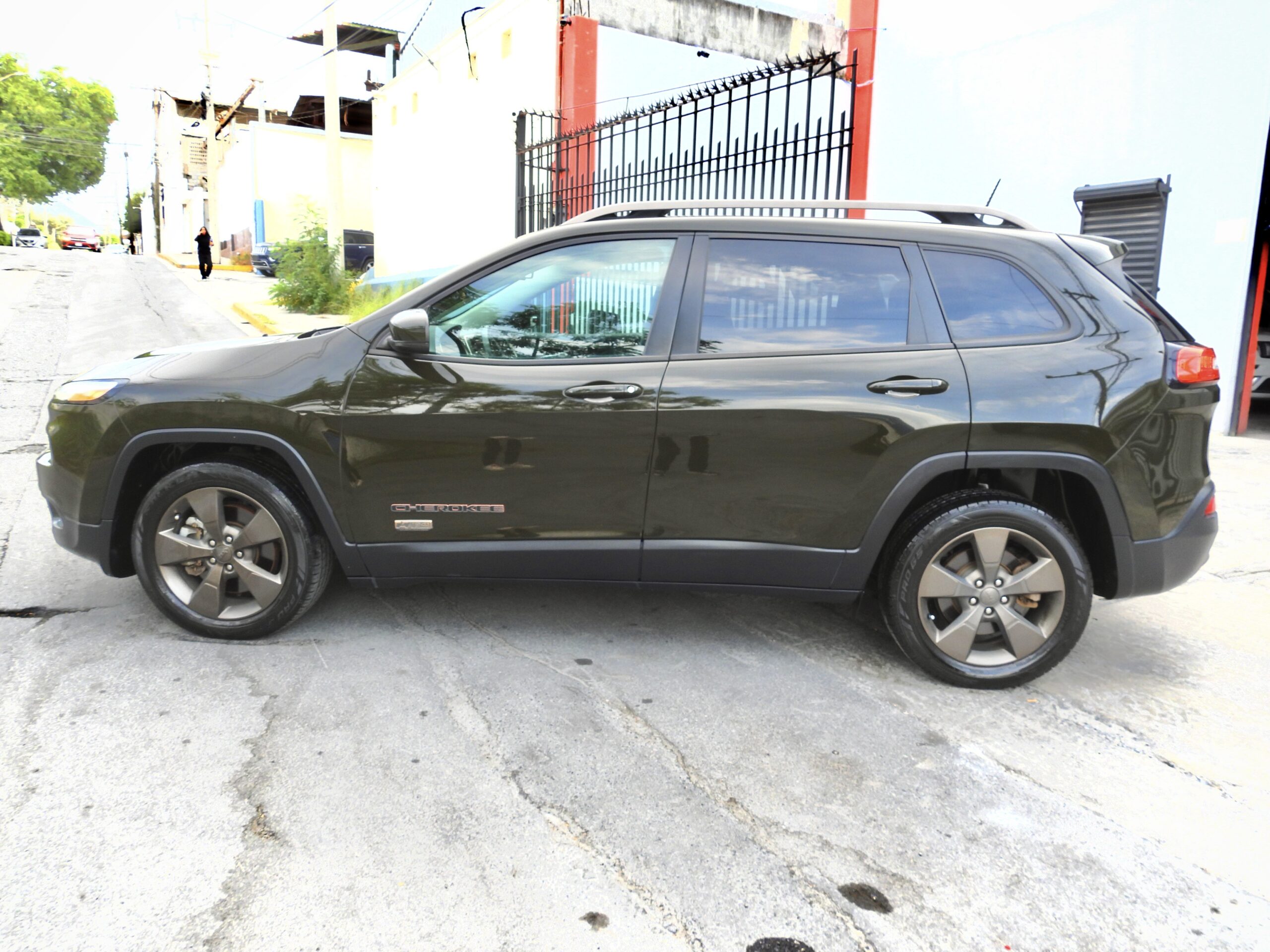 2016 Jeep Cherokee 1941 Aniversario