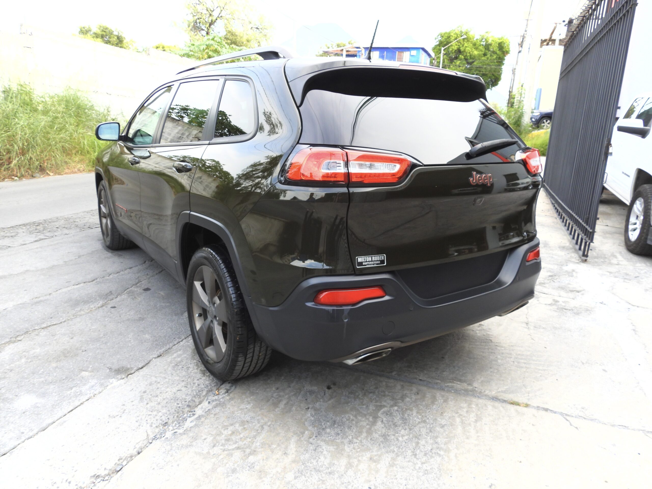 2016 Jeep Cherokee 1941 Aniversario