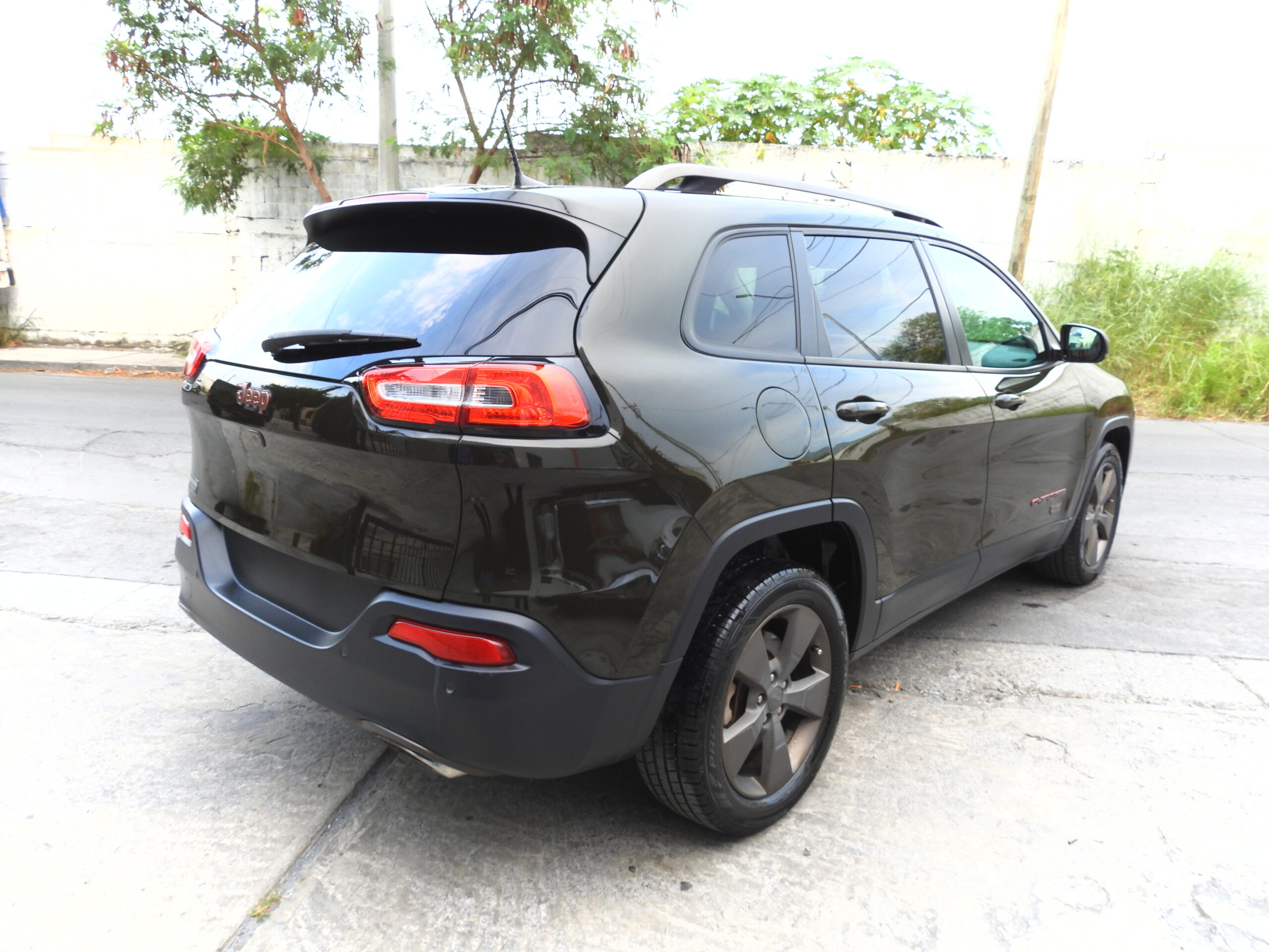 2016 Jeep Cherokee 1941 Aniversario