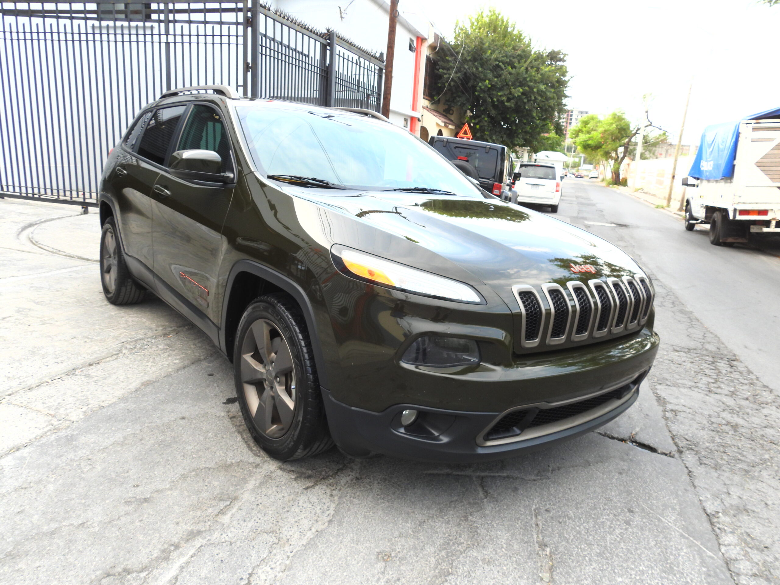 2016 Jeep Cherokee 1941 Aniversario